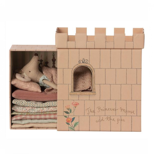 Princesse souris dans son château