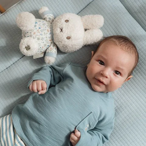 PELUCHE MIFFY LUCKY LEAVES 20cm – Image 2